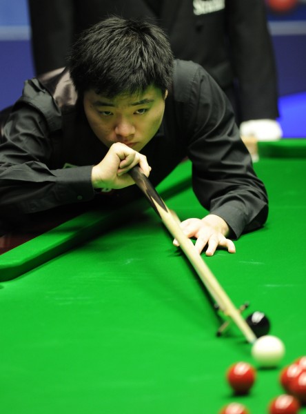 球迷晒自己拥有尼科巴萨11号球衣，拉菲尼亚回复：😂😂