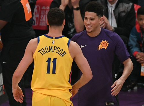 球迷晒自己拥有尼科巴萨11号球衣，拉菲尼亚回复：😂😂